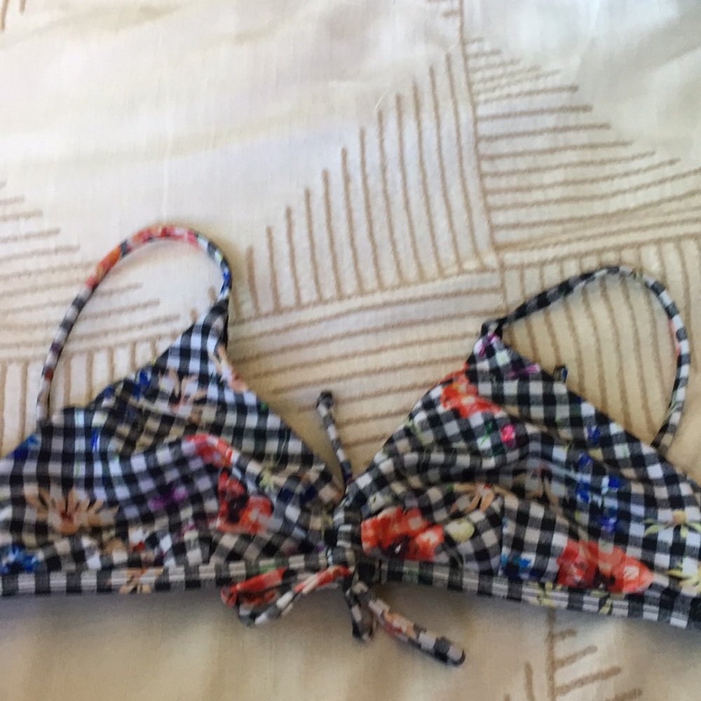 Plad and floral bikini